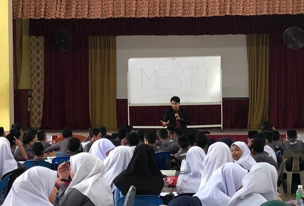 Seminar Matematik Cikgu Azri di SMK Sungai Pusu